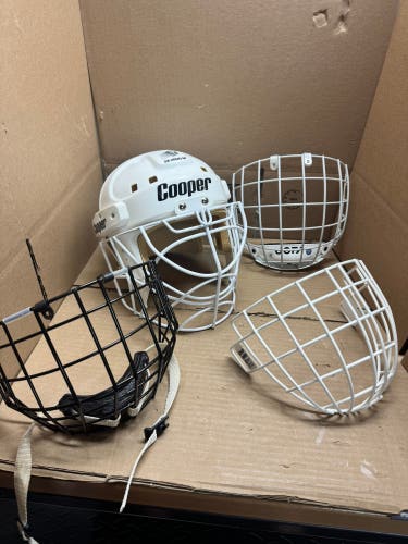 VINTAGE COOPER SK2000 MEDIUM PLAYER / GOALIE HOCKEY HELMET WITH  “ALL ORIGINAL” COMES WITH 4 CAGES!!