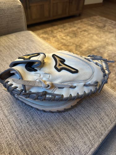 Mizuno MVP Prime RH Catcher's Softball Glove 34" (Used)