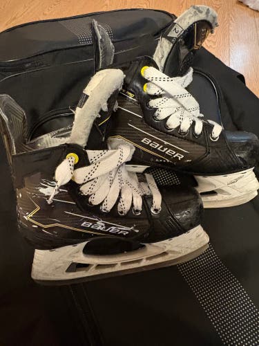 2022 Bauer Supreme Ignite Pro Hockey Skates Extra Wide Width Size 2 (Used)