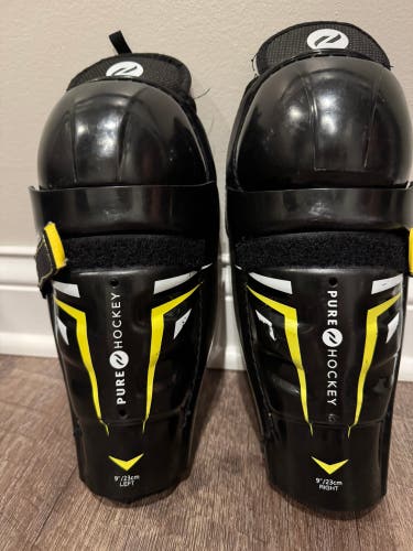 Pure Hockey Youth Shin Guards 9” - Black (1 Pair / 2 Guards)