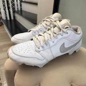 Men's Size M 10.0 (W 11.0) Nike Low Top Molded Cleats (Used)