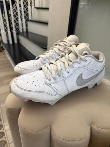 Men's Size M 10.0 (W 11.0) Nike Low Top Molded Cleats (Used)