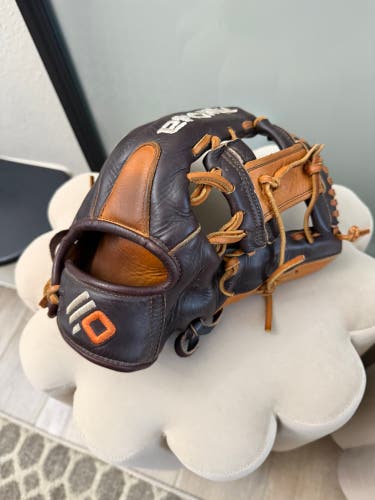 Nokona S-200 RH Infield Baseball Glove 11.5" (Used)