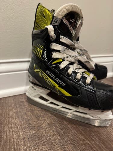 Bauer Vapor X4 Youth Ice Hockey Skates - Size 12.5 YTH (Black/Yellow)