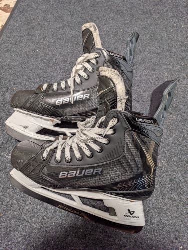 Black 2025 Bauer Vapor Flylite Hockey Skates Extra Wide Width Pro Stock 9.5 (Used)