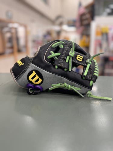2025 Wilson A2000 RH Infield Baseball Glove 11.5" (Used)