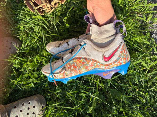 LeBron James fruity pebble cleats
