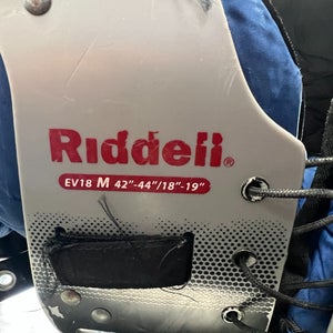Used Riddell EVOLUTION FB Shoulder Pads Grey MD 11497-C000160315