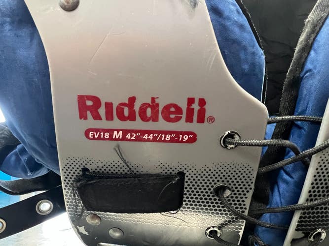 Used Riddell EVOLUTION FB Shoulder Pads Grey MD 11497-C000160315