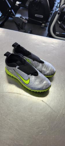 Used Nike Soccer Turf Shoes Grey Junior 03 11497-C000160298