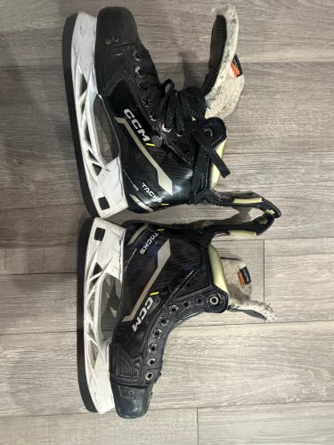2022 CCM AS-V Hockey Skates Regular Width Size 5 (Used)