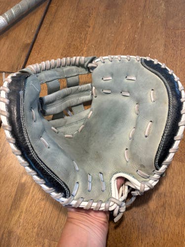 Marucci RH Catcher's Softball Glove 32" (Used)