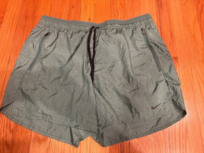 Nike Stride Running Division 5” Running Shorts Men’s Large New FN3391 $75 Retail