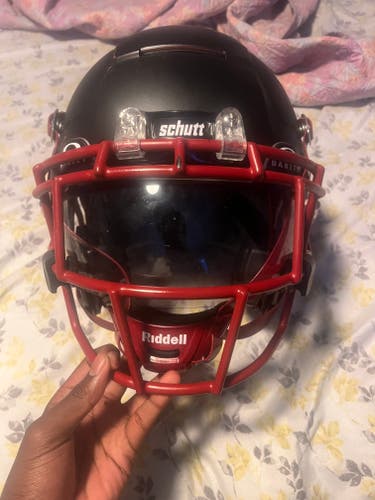 Black Large Youth Schutt F7 Helmet (Used)