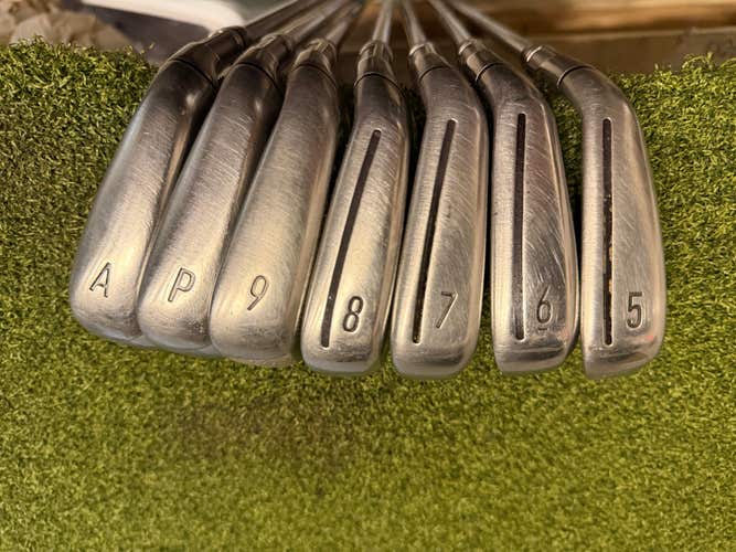 TaylorMade SIM 2 Max 5-AW Iron Set, Steel Regular Flex, RH