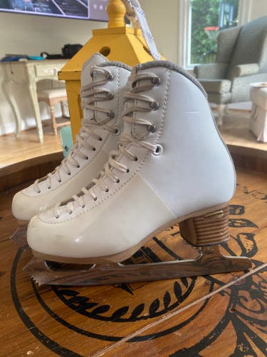 Jackson Ultima Flex Figure Skates Regular Width (B) Size 3 (Used)