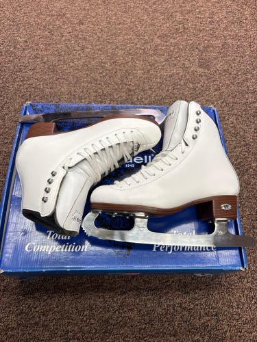 Riedell Diamond Figure Skates Size 4 (New)
