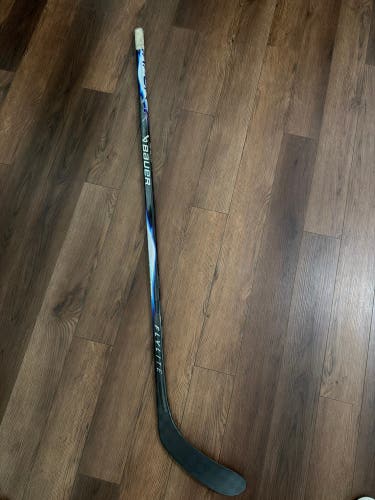 Intermediate Bauer Vapor Flylite Right Handed Hockey Stick P28 55 Flex (Used)