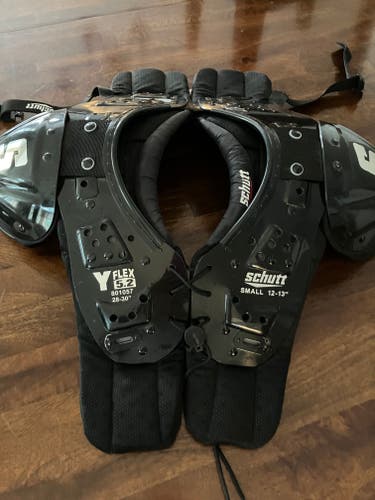 *local pick-up only* Schutt Shoulder Pads Youth Small Black