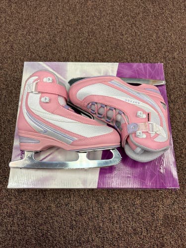 Jackson Softec Figure Skates Size 3 (New)