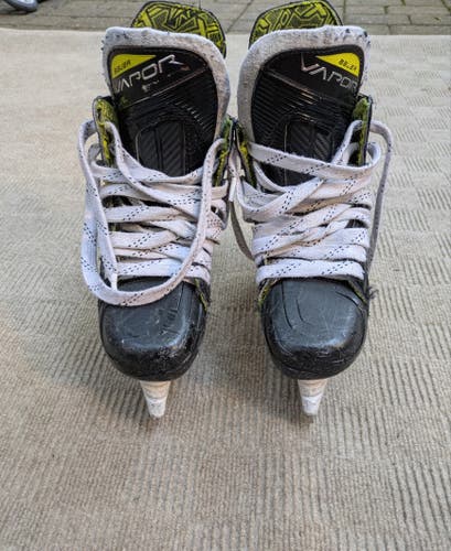 Yellow 2021 Bauer Vapor 3X Hockey Skates Regular Width Size 3.5 (Used)