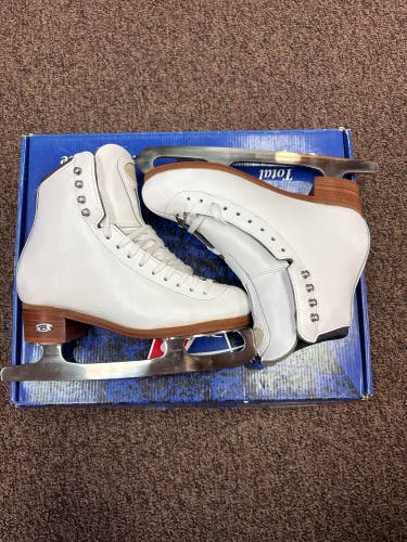 Riedell Stride 223 Figure Skates Size 4 (New)