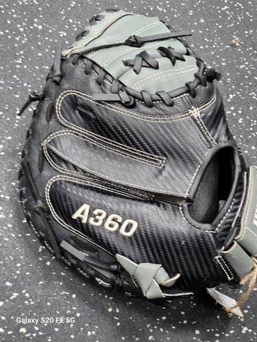 Used Wilson A360 BB/SB Catchers RH Throw Black 31 1/2" 11849-S000042799