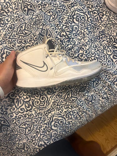 Men's Size M 11.0 (W 12.0) Nike Kyrie Infinity Shoes (Used)