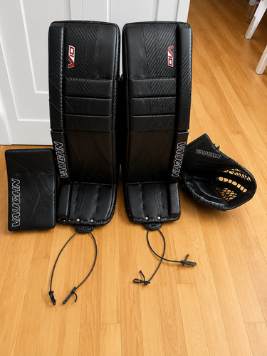 31" 2024 Vaughn V10 Pro Carbon Regular Goalie Full Set (Used)