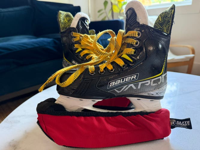 Black 2021 Bauer Vapor 3X Hockey Skates Regular Width 12.5 (Used)