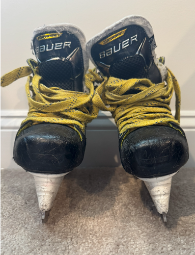 Bauer Supreme 3S Hockey Skates Regular Width Size 2.5 (Used)