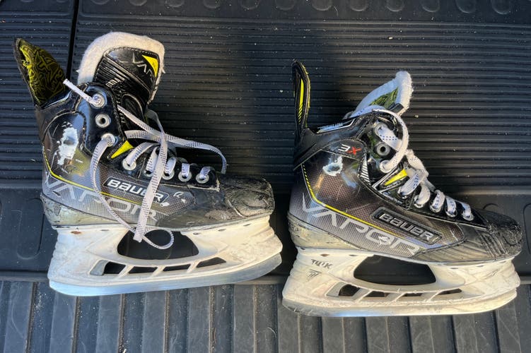 Junior Used Bauer Vapor 3X Hockey Skates Regular Width Size 3