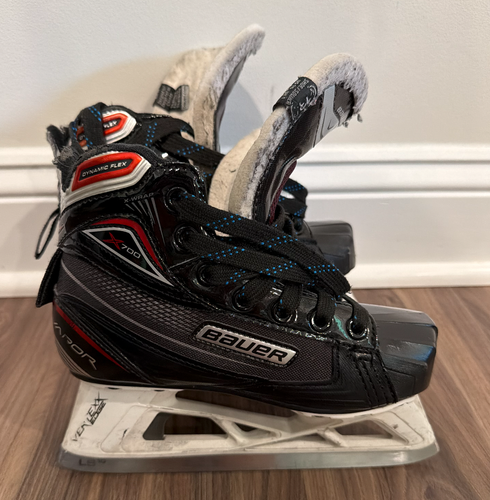 Bauer Vapor X700 Hockey Goalie Skates Size 1.5 (Used)