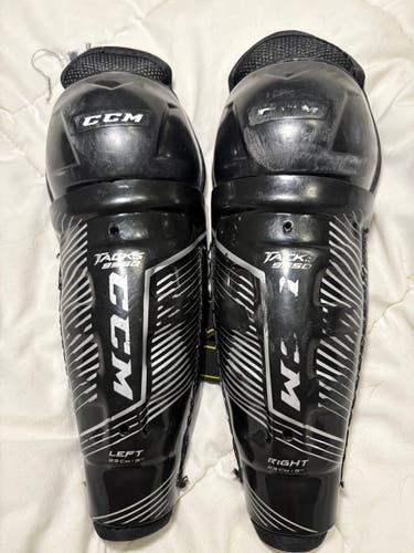 Youth CCM Tacks 9550 9" Shin Pads (Used)