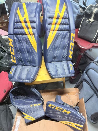 28" 2019 CCM Extreme Flex E4.5 Goalie Leg Pads (Used)