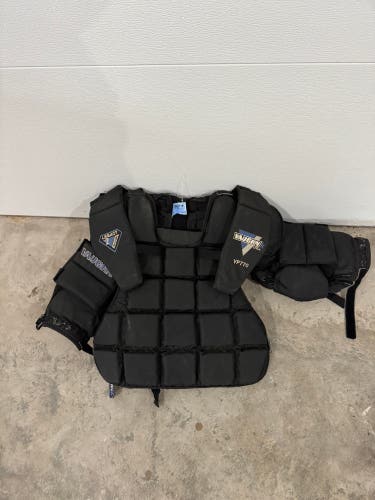 Large Vaughn Velocity V9 Legacy 2 Goalie Chest Protector (Used)