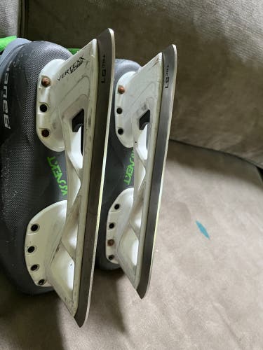 2022 Bauer Konekt HF2 Hockey Goalie Skates Regular Width Size 5 (Used)