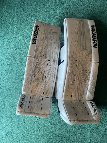 31" Vaughn SLR4 Goalie Leg Pads (Used)