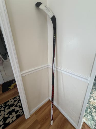 Senior Bauer Right Handed Hockey Stick 87 Flex (Used)