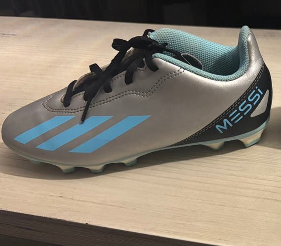 Silver Unisex 3.5Y (Big Kids / Youth) Adidas Messi Cleats (Used)