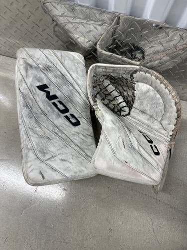 CCM Extreme Flex E6.9 Glove / Blocker Set Regular (Used)