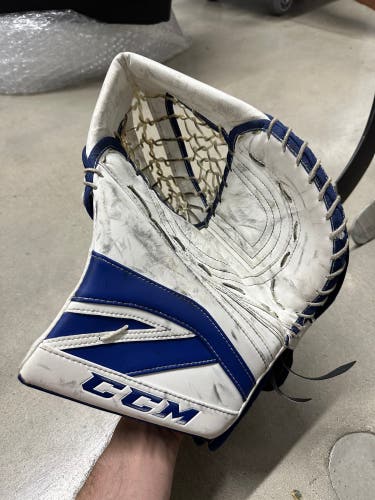 CCM P2.9 Goalie Glove Regular (Used)