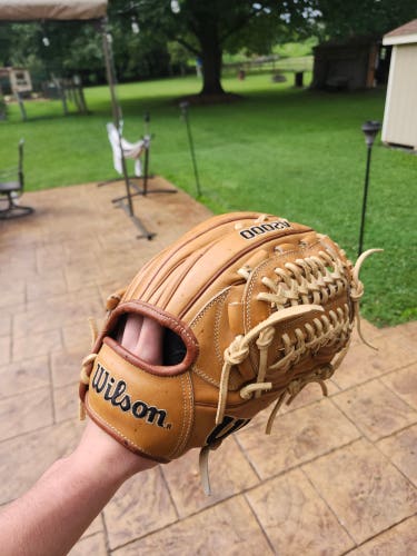RH Wilson A2000 D33 Baseball Glove 11.75" (New)