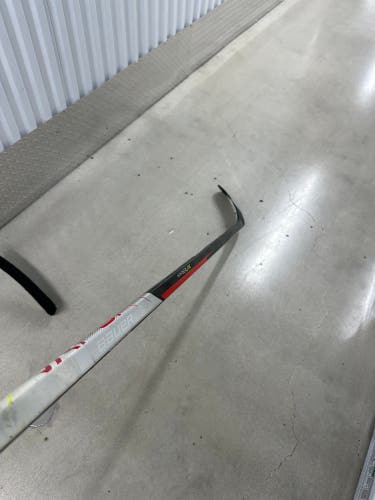 Senior Bauer Vapor Hyperlite Right Handed Hockey Stick P88 55 Flex (Used)