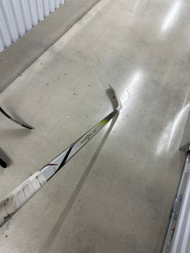 Senior Bauer Vapor Hyperlite 2 Left Hand Hockey Stick P92 77 Flex (Used)