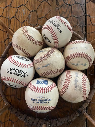 Mixed group of 7 baseballs.  Three are Rawlings.
