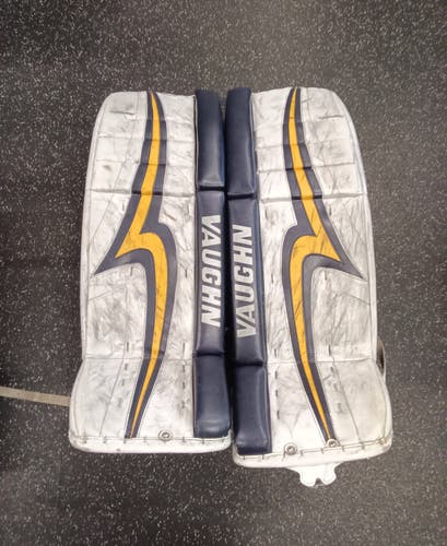 32" Vaughn Pro V Elite Goalie Leg Pads (Used)