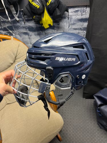 Large Bauer Re-Akt 150 Helmet (Used)