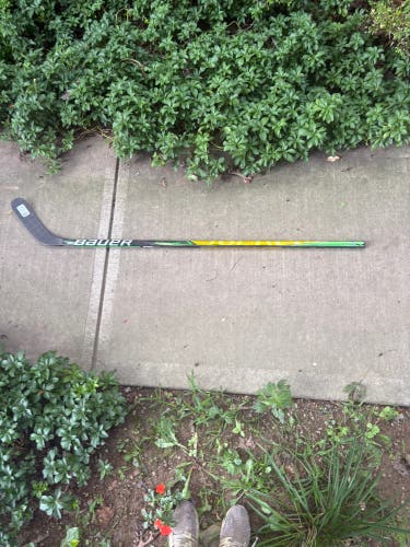 Intermediate Bauer Supreme Ultrasonic Right Handed Hockey Stick P88 65 Flex (New)