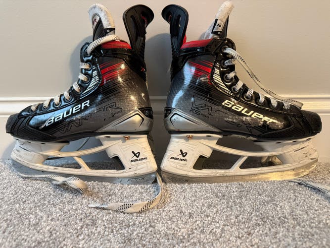 2023 Bauer Vapor X5 Pro Hockey Skates Regular Width Size 2 (Used)